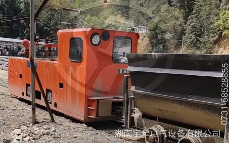 10吨架线式电机车现场视频.jpg